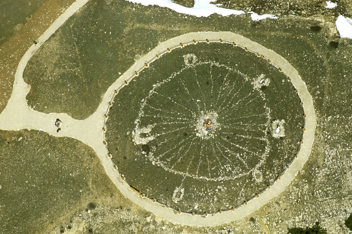 Правящие круги сша. Колесо Бигхорн Вайоминг. Таинственный круг в Михайловске. Загадочный круг в Бигхорне. Геоточки расположены по кругу.