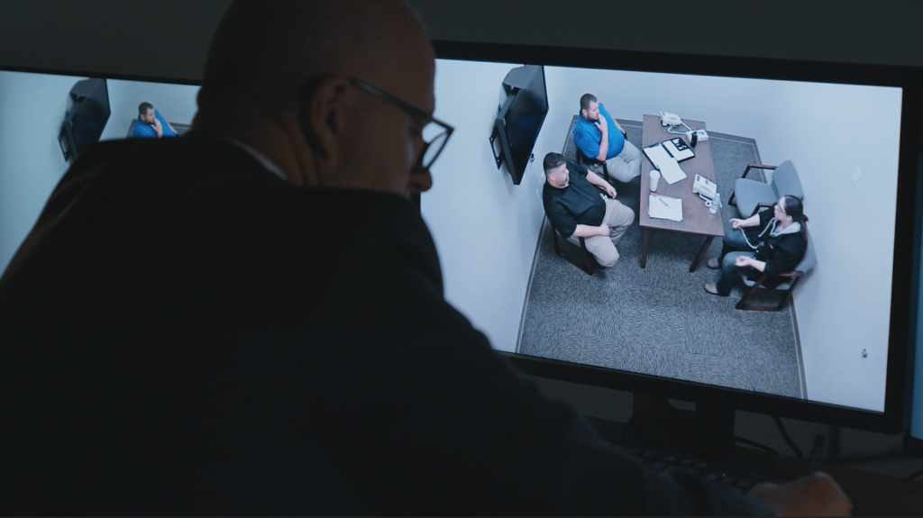 AMC CRIME muestra las diferentes tácticas para reconocer a un culpable en el Especial Interrogatorios
