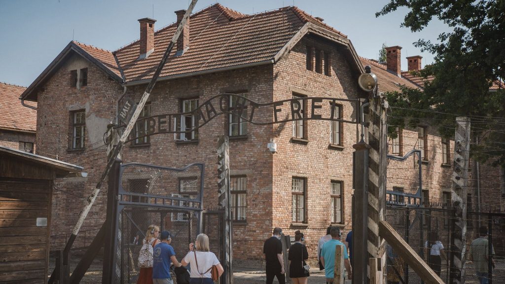 Canal HISTÓRIA estreia ‘Auschwitz em 33 objetos’