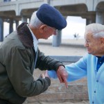 HISTORIA reúne 70 años después  a soldados y ex prisioneros de Dachau en el emotivo documental Los Liberadores
