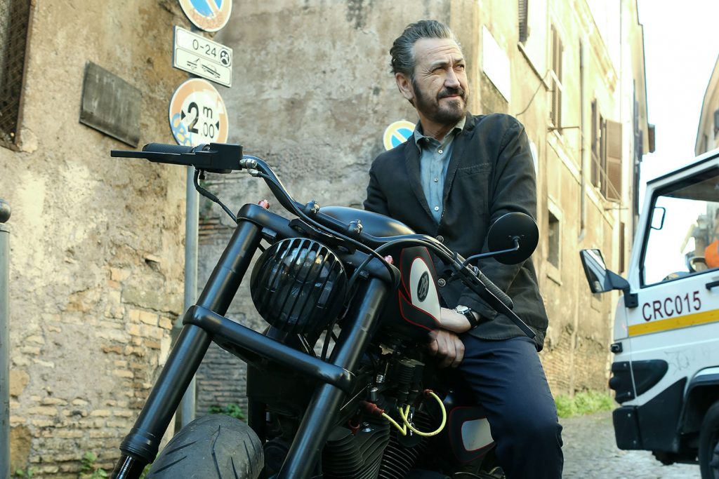 El canal de televisión XTRM estrena la serie italiana ‘Rocco’, thriller policiaco inspirado en las novelas de Antonio Manzini