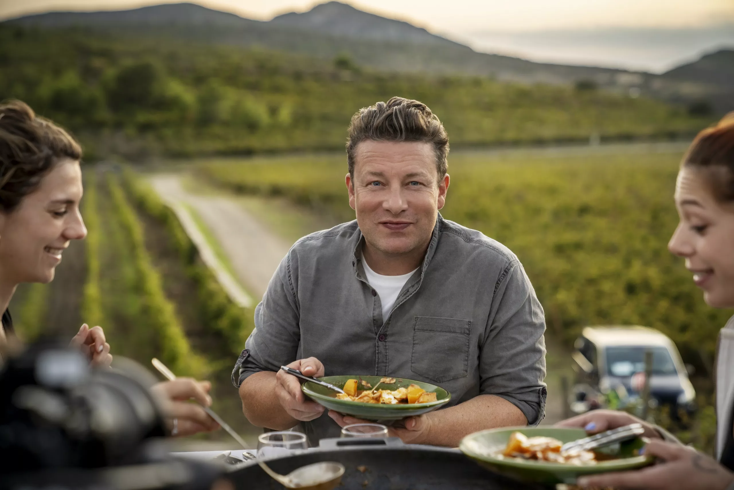Jamie Oliver recorre Cadaqués, Barcelona y Palamós en Canal Cocina